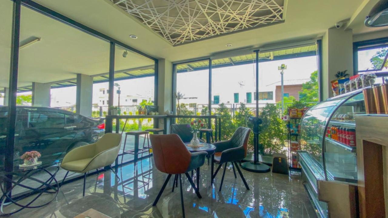 Plearnwan Deluxe Mansion 호텔 방콕 외부 사진